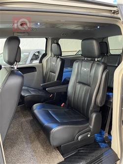 Chrysler Town and Country